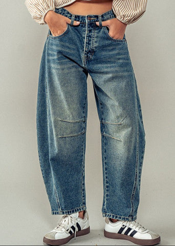 Distressed Essence Barrel Jeans